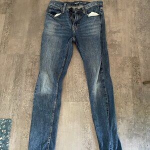 Men's Old Navy 31 x 32 Jeans. Skinny, straight fit.